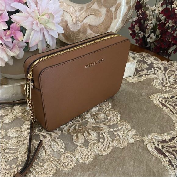 Michael Kors brown crossbody - Picture 2 of 8